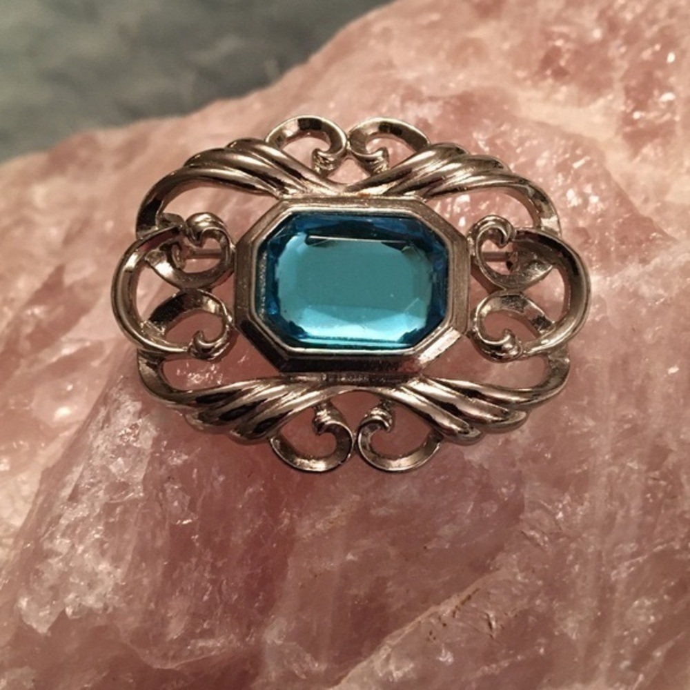 Vintage Avon Blue Crystal and Silvertone Pin Brooch